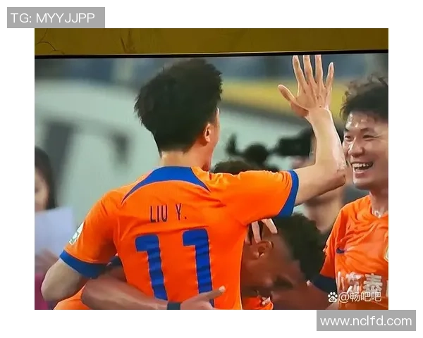 梦中绿茵场上挥洒汗水踢足球的奇妙体验与人生启示